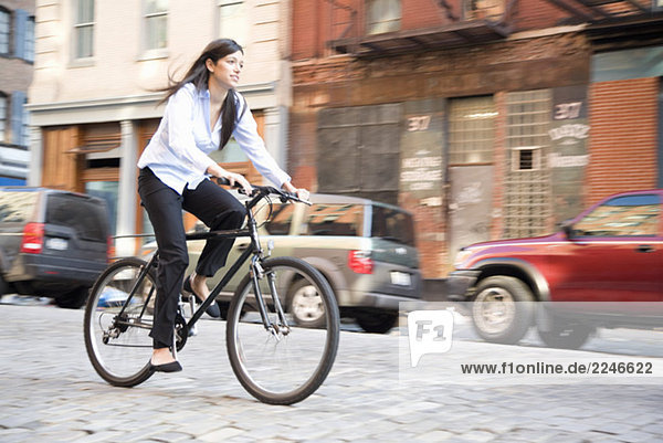 Frau Fahrradfahren