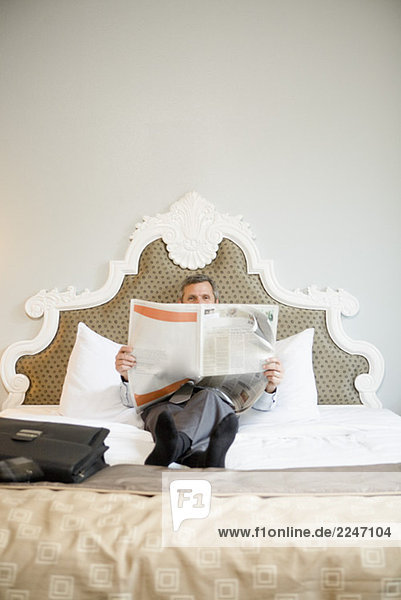 Kaufmann lesen Zeitung