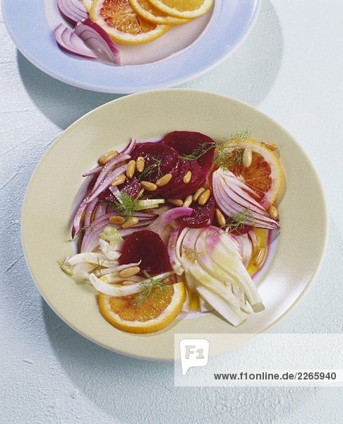 Rote-Bete-Salat mit Pampelmusen  Fencheln und Pinienkernen