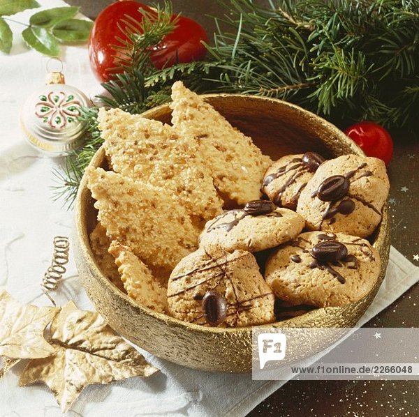 Schoko-Cookies und süsse Mürbteigrauten zu Weihnachten