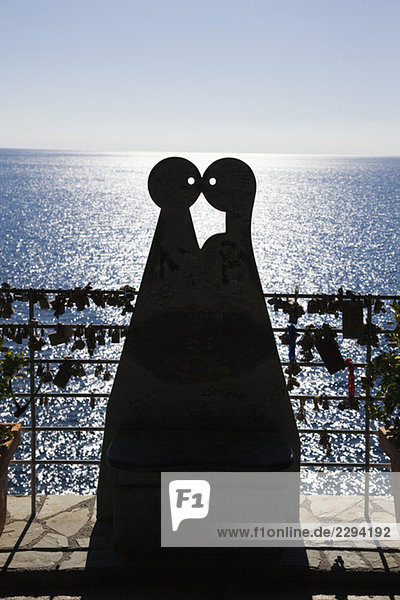 Italy  Liguria  Via dell'Amore  Sculpture of kissing people