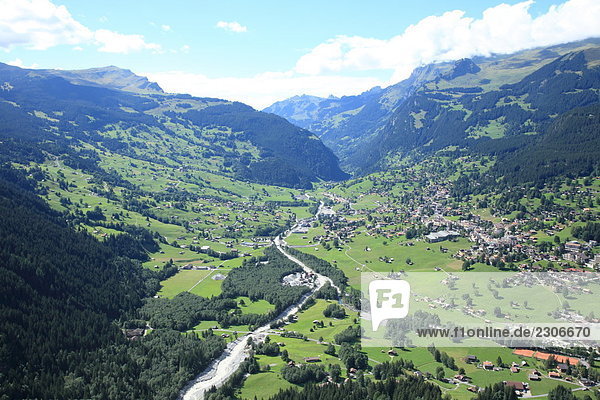 Luftbild des Tals  Grindelwald  Berner Oberland  Bern  Schweiz