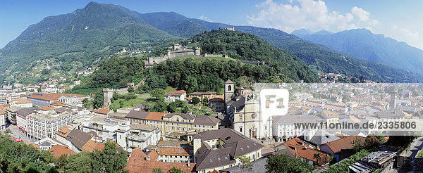 Europa Berg Wohnhaus Gebäude Kirche Draufsicht Bellinzona Schweiz