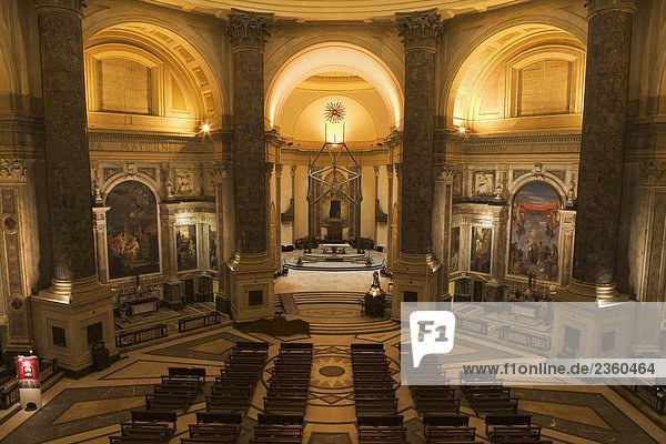 Italien  Piemont  Biella  Oropa Heiligtum  Interieur der neuen Basilika