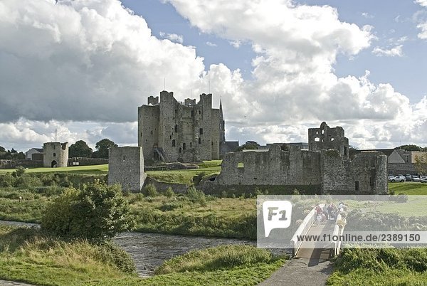 Old Ruins Of Castle At Waterfront River Boyne Boyne Valley County Meath Leinster Ireland