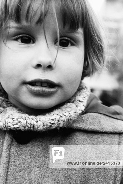 Kleines Mädchen  Portrait  schwarz-weiß