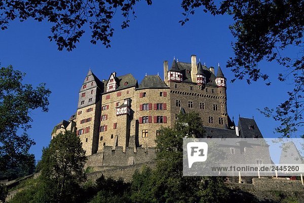 Untersicht der Burg  Burg Eltz  Wierschem  Rheinland-Pfalz  Deutschland