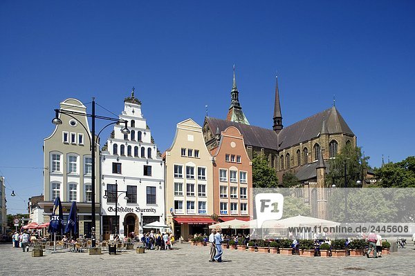 Kirche am Marktplatz  New Market Square  Rostock  Mecklenburg-Vorpommern Deutschland