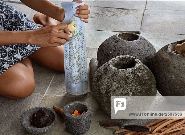 Jamu Vorbereitung - Herbal Elixir in Bali  Indonesien