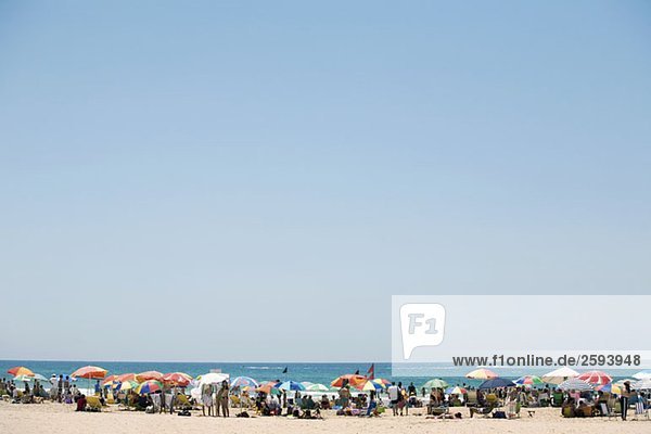 Menschen am Strand  Israel