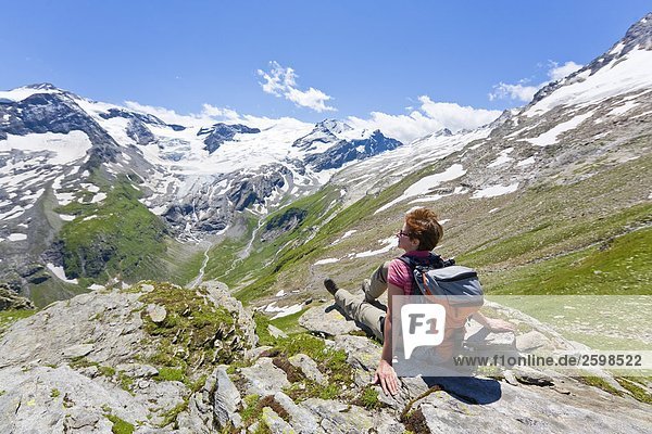 Wanderer Blick auf Berge Ansicht hohen Tauern Alpen Kapruner Tal Zell am See Salzburg Österreich