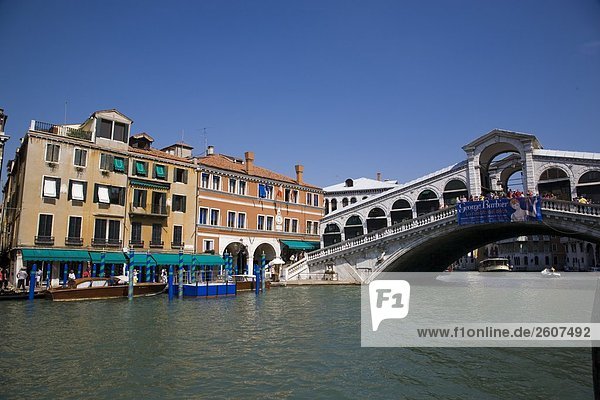 Brücke über den Kanal  Rialto-Brücke  Dogenpalast  Veneto  Venedig  Italien