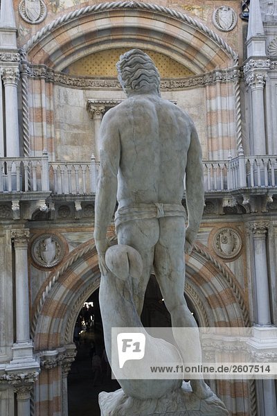 Nahaufnahme des Neptuns Statue  Dogenpalast  Veneto  Venedig  Italien