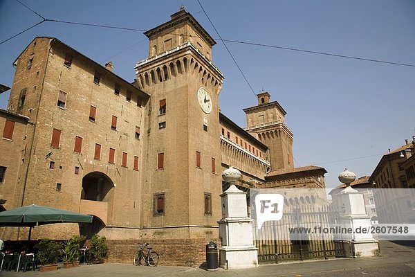 Untersicht des Palastes  Castello Estense  Ferrara  Emilia-Romagna  Italien
