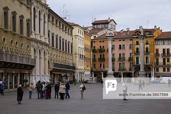 Touristen an Stadtplatz  Piazza Dei Signori  Vicenza  Venetien  Italien