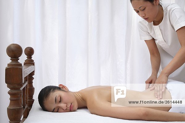 Siddha Marma Massage im Spa Aura im Park Hotel Neu-Delhi  Indien