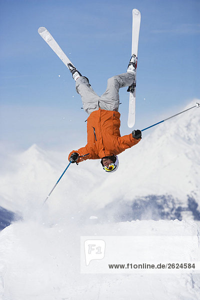 Skispringen auf den Kopf gestellt