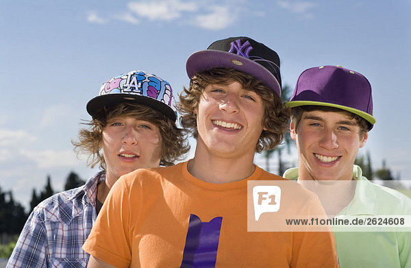 Teenager-Triplet Jungen lächelndes Porträt