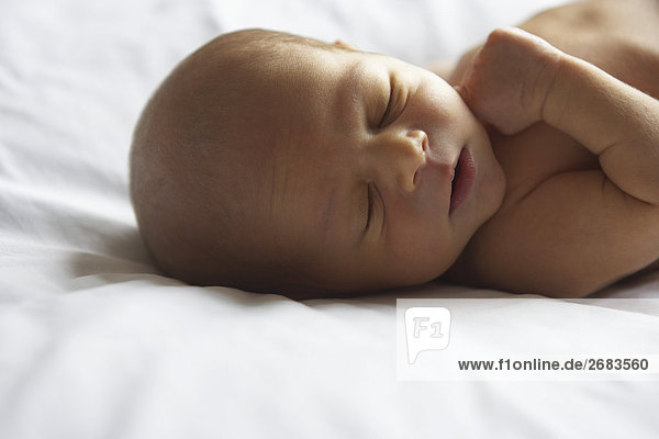 Schlaf Neugeborenen männliches Baby