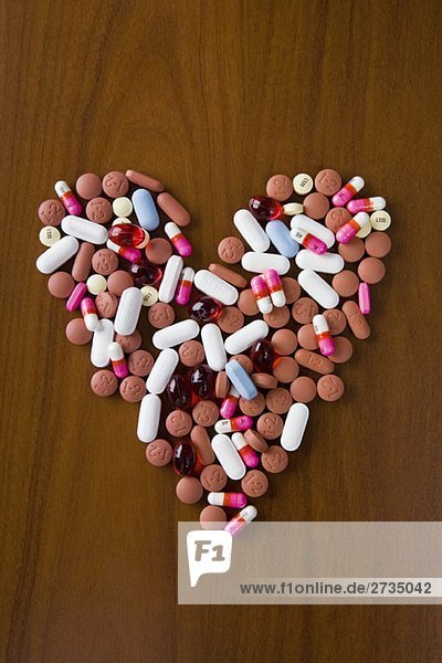 Herzförmig angeordnete Pillen
