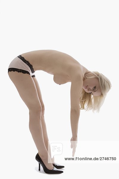 Seitenansicht einer jungen Frau Ausübung