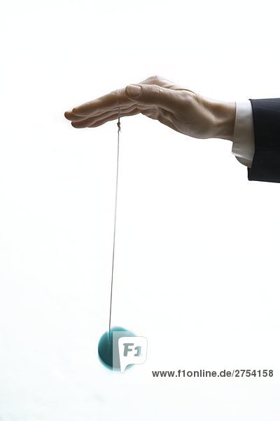 Nahaufnahme-Spiel mit Yo-yo person