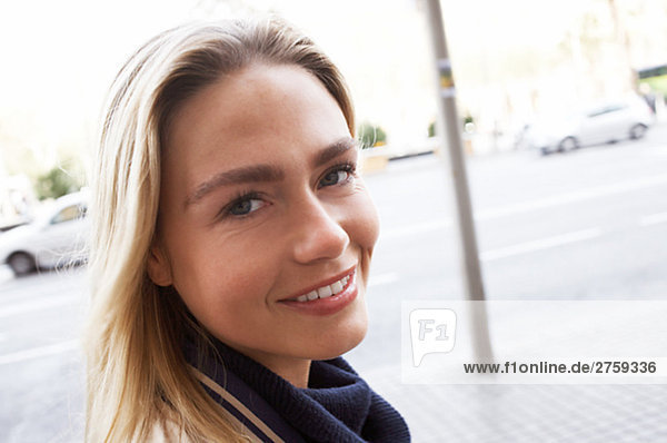 Portrait einer lächelnd skandinavischen Frau Spanien.