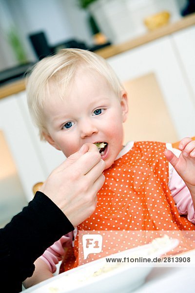Blond Baby eating Schweden.