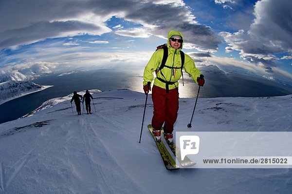 Ein Skikurs in den Bergen  Norwegen.
