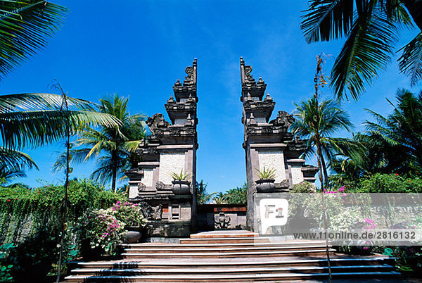 Palm Trees und Säulen Bali.