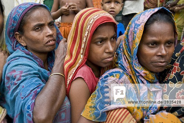 Bangladesh  women waiting to buy rice
