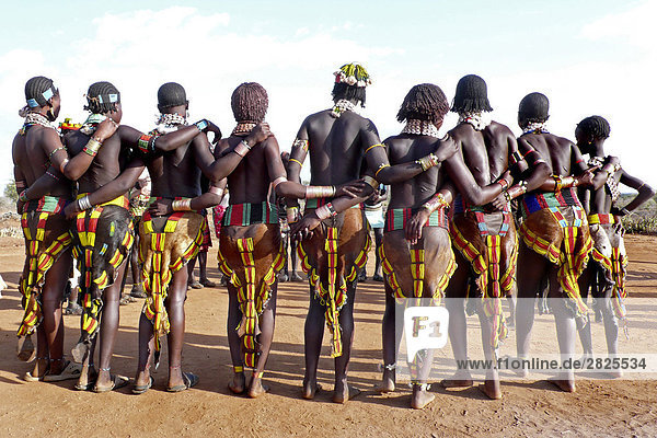 Afrika  Äthiopien. Harmer Menschen tanzen