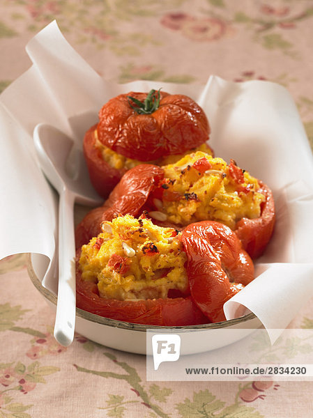 Tomaten gefüllt mit polenta