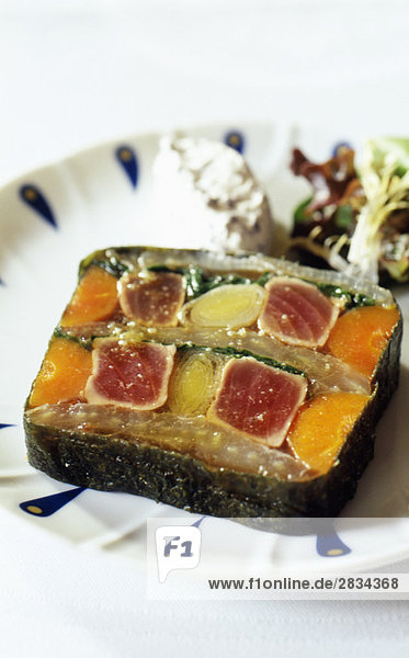 Thunfisch und Gemüse terrine