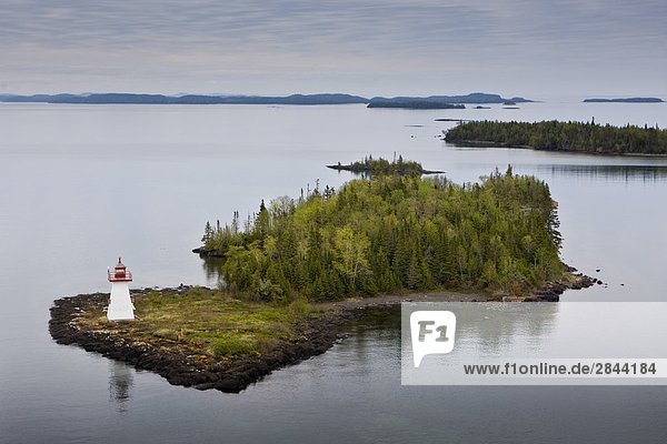 Luftbild des Lighthouse  Shaganash Insel  Lake Superior in der Nähe von Thunder Bay  Ontario  Kanada
