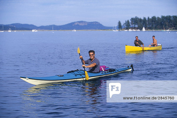 paddlers return from Sidney Spit  Sidney  Vancouver Island  British Columbia  Canada.