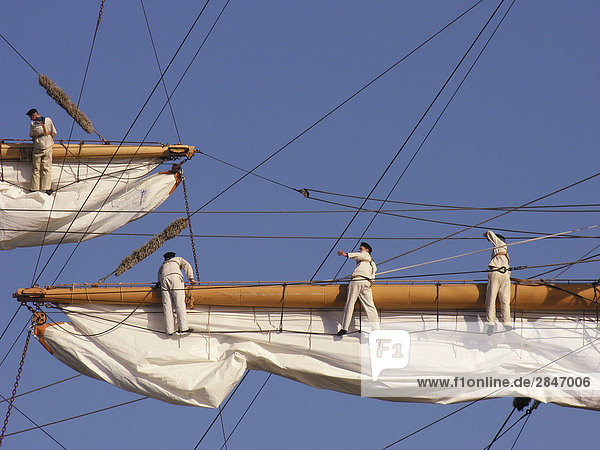 Die russischen Dar Mlodziezy-Klasse Pallada Großsegler segelt in Victoria  British Columbia  Kanada.