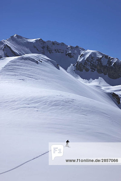Skifahrer in der Berglandschaft