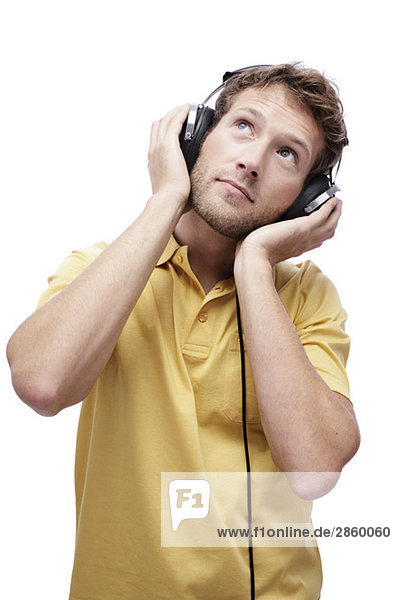 Junger Mann mit Kopfhörer,  Portrait