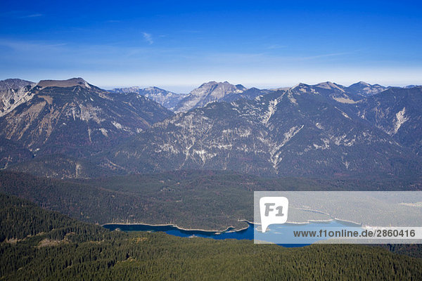 Deutschland  Bayern  Alpen  Eibsee von der Zugspitze aus gesehen