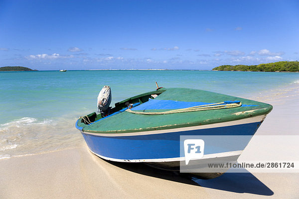 Grenada  Carriacou  Paradise Beach at L'Esterre  Mtorboat on Caribbean beach