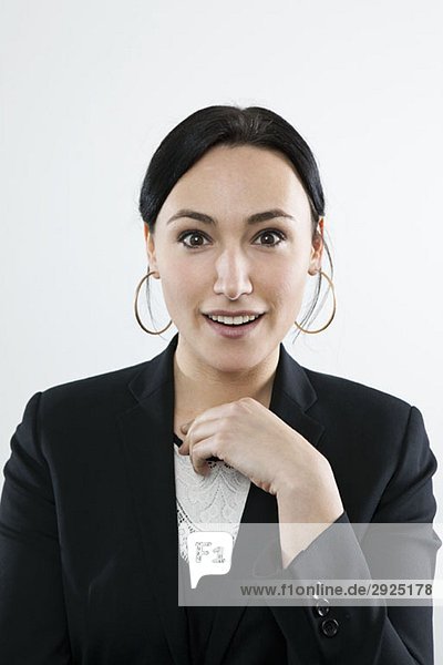 Eine Geschäftsfrau mit überraschtem Gesichtsausdruck  Portrait