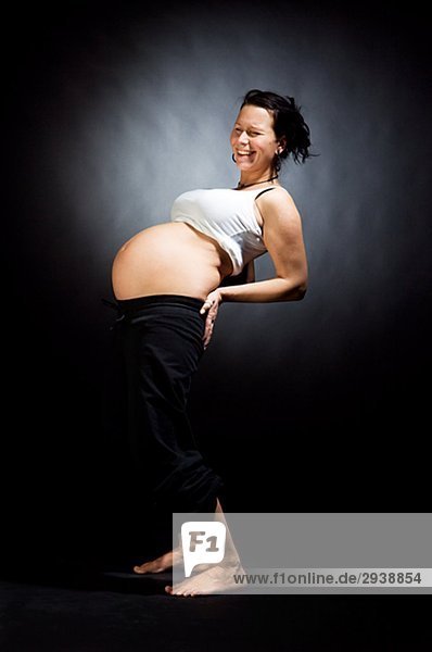 Eine schwangere Frau.
