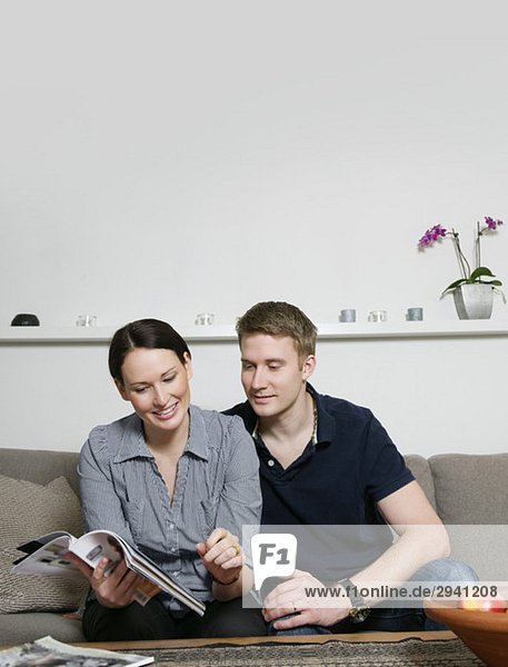 Paar im Sofa