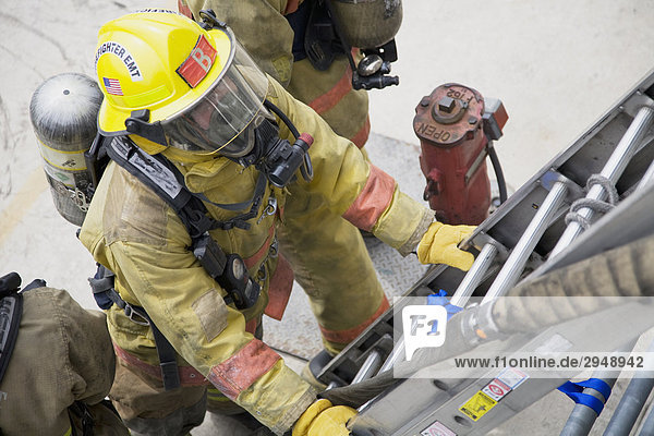 Feuerwehrmann Vorbereitung Entwicklungsleiter bei Feuer Website  Spokane  Washington