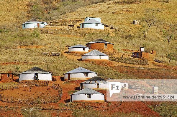 Traditional round huts or rondavels of the Zulu people in in Lalani Valley  Kwazulu-Natal  South Africa
