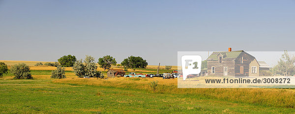 Vereinigte Staaten von Amerika USA Panorama Ländliches Motiv ländliche Motive Auto Landschaft Gras Ruine Prärie Altmetall