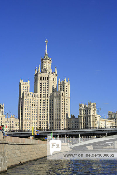 Moskau Hauptstadt Europa europäisch Wohnhaus Tag Sommer Gebäude Reise Stadt Großstadt weiß Architektur Turm Kirchturm Osteuropa Russland russisch