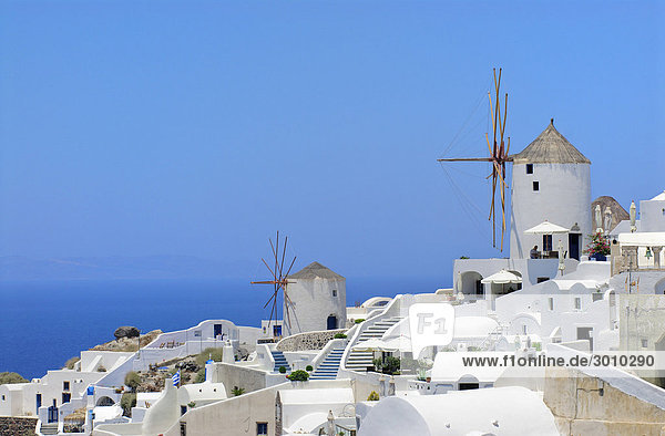 Windmühlen in Oia  Santorin  Santorini  Kykladen  Griechenland  Europa