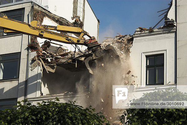Ein altes Wohnhaus wird abgerissen  Hamburg  Deutschland